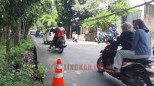Kondisi Jalan HR Hadiyanto Semarang yang membahayakan pengguna jalan. (dok Istimewa)