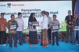 Peresmian secara simbolik Rumah Sederhana Layak Huni (RSLH) tahun 2025 tahap 1 di Pendopo Kabupatwn Kudus, Kamis (24/4/2025). Foto: Istimewa.