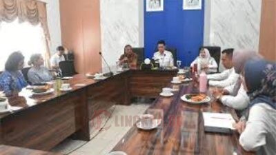 PERTEMUAN: Wakil Bupati Sumedang Fajar Aldila, bersama Sekretaris Daerah Tuti Riwati, menerima kunjungan kehormatan dari Nutrition International (NI) dan Kedutaan Besar Kanada di Ruang Rapat Wakil Bupati, Rabu (23/4/2025).  (Foto: Istimewa)