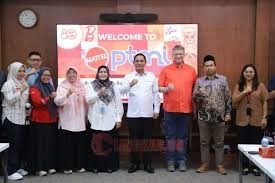 TEKAN PENGAGGURAN: Wakil Bupati Bekasi, Asep Surya Atmaja kunjungi PT Jaya Refrigeration (Midea Indonesia) dan PT Matel Indonesia, Rabu (23/4/2025). (Foto: Istimewa)