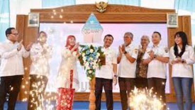 Gubernur Jawa Tengah Ahmad Luthfi saat melakukan peluncuran Kecamatan Berdaya di Taman Cerdas Jebres Surakarta, Rabu, 23 April 2025. Foto: dokumentasi