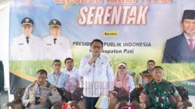 Wakil Bupati Pati, Risma Ardhi Chandra saat menghadiri Penanaman Padi Serentak di Desa Kutoharjo, Rabu (23/4/2025). Foto: Istimewa/Humas.