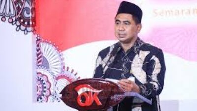 Wakil Gubernur Jawa Tengah Taj Yasin Maimoen saat memberikan sambutan acara Pengukuhan Kepala OJK Provinsi Jawa Tengah, Hidayat Prabowo, di Kantor OJK Provinsi Jawa Tengah, Semarang, Jumat, (25/4/2025). Foto: dokumentasi