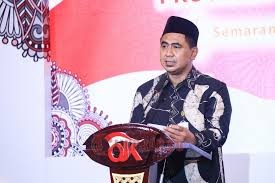 Wakil Gubernur Jawa Tengah Taj Yasin Maimoen saat memberikan sambutan acara Pengukuhan Kepala OJK Provinsi Jawa Tengah, Hidayat Prabowo, di Kantor OJK Provinsi Jawa Tengah, Semarang, Jumat, (25/4/2025). Foto: dokumentasi
