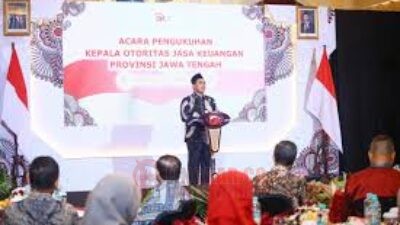 Wakil Gubernur Jateng, Taj Yasin saat menghadiri acara Pengukuhan Kepala OJK Provinsi Jawa Tengah, Hidayat Prabowo, di Kantor OJK Provinsi Jawa Tengah. (dok Pemprov Jateng)