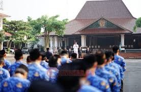 Upacara peringatan Hari Otonomi Daerah ke-29 di halaman Sekretariat Daerah Kabupaten Pati, Jumat (25/4/2025). Foto: Istimewa/Humas