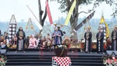 Wali Kota Semarang, Agustina Wilujeng Pramestuti saat menghadiri acara Sesaji Rewanda di Goa Kreo, Gunungpati. (dok Pemkot Semarang)