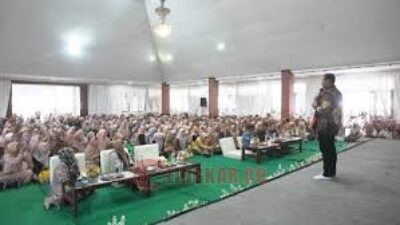 HADIRI: Bupati Dony Ahmad Munir didampingi Wakil Bupati Sumedang M. Fajar Aldila menghadiri Halal Bihalal dengan Himpunan Pendidik dan Tenaga Kependidikan Anak Usia Dini Indonesia (Himpaudi) Kabupaten Sumedang di Gedung Islamic Centre Sumedang, Sabtu (12/04/2025). (Foto: Istimewa)