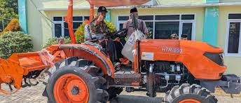 Alsintan yang disalurkan ke petani Rembang. Foto: Istimewa.
