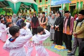KEGIATAN: Wali Kota Illiza Resmikan MAXIMA VI MIN 1 Banda Aceh, Dorong Kreativitas Siswa Madrasah. (Foto: Istimewa)