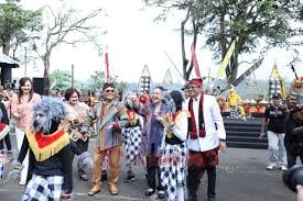Wali Kota Semarang, Agustina Wilujeng Pramestuti saat menghadiri acara Sesaji Rewanda di Goa Kreo, Gunungpati. (dok Pemkot Semarang)