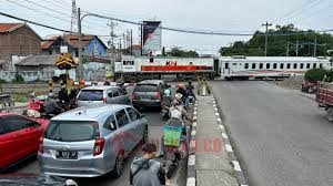 Suasana perlintasan kereta api di Wilayah Daop 4 Semarang. (dok Daop 4 Semarang)