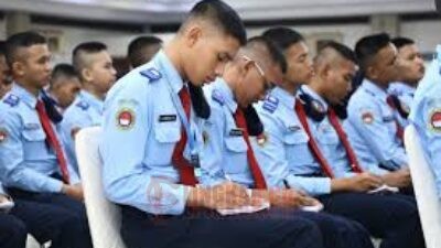 Para siswa SMA Taruna Nusantara saat mengikuti pembekalan Sekda Provinsi Jawa Tengah di Gedung Gradhika Bakti Praja Semarang. Foto: dokumentasi/istimewa