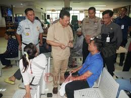 Gubernur Ahmad Luthfi Cek Samsat Ngobrol Bareng Wajib Pajak. (dok Pemprov Jateng)