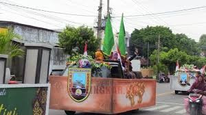 Kirab Pataka dalam rangka memperingati Hari Kartini ke-146 pada Minggu (20/4/2025) sore. Foto: Istimewa.