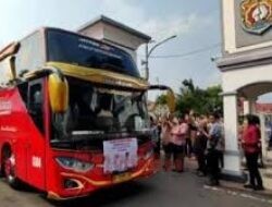 Mbak Tika Lepas Rombongan Warga Kendal yang Balik ke Jakarta