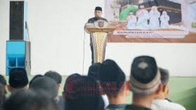 Bupati Pati Sudewo dalam kegiatan bimbingan manasik haji nasional yang digelar di Universitas Safin, Kecamatan Trangkil, Pati, Jumat (19/4/2025). Foto: Istimewa/Humas.