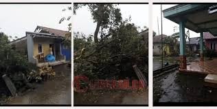 BENCANA ALAM: Angin Puting Beliung Terjang Dua Desa di Buahdua Sumedang. (Foto: Istimewa)