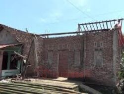 Atap Rumah Warga Gondang Cepiring Roboh, Satu Keluarga Mengungsi ke Rumah Tetangga