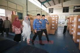 Wakil Wali Kota Bandung, Jawa Barat, Erwin resmi melepas satu kontainer barang ekspor dari PT. Cresco menuju Jepang di Kawasan Industri Mekar Raya, Mekar Mulya, Kecamatan Panyileukan, Senin (21/4/2025). (Foto Istimewa)