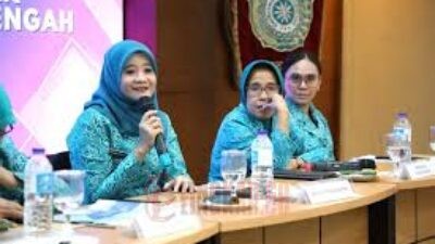 Ketua TP PKK Provinsi Jawa Tengah, Hj Nawal Arafah Yasin, M. S. I saat menghadiri pelatihan Public Speaking. (dok Pemprov Jateng)