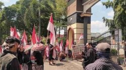 Demo Polresta Pati, Warga Desak Polisi Segera Tutup Tambang Ilegal