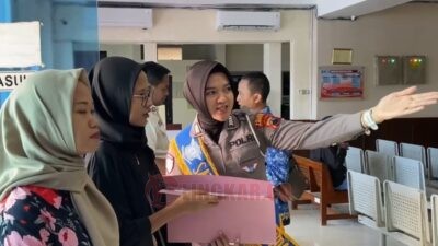 Pelayanan Satlantas Polres Kendal dalam program pemutihan wajib pajak kendaraan bermotor. Foto: dokumentasi