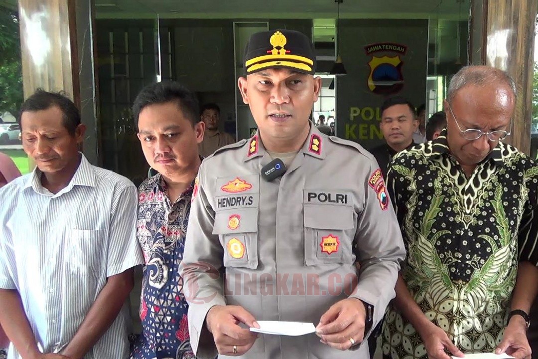 Kapolres Kendal, AKBP Hendri Susanto Sianipar dalam jumpa pers seusai hasil media. Foto: Wahyudi/Lingkar.co