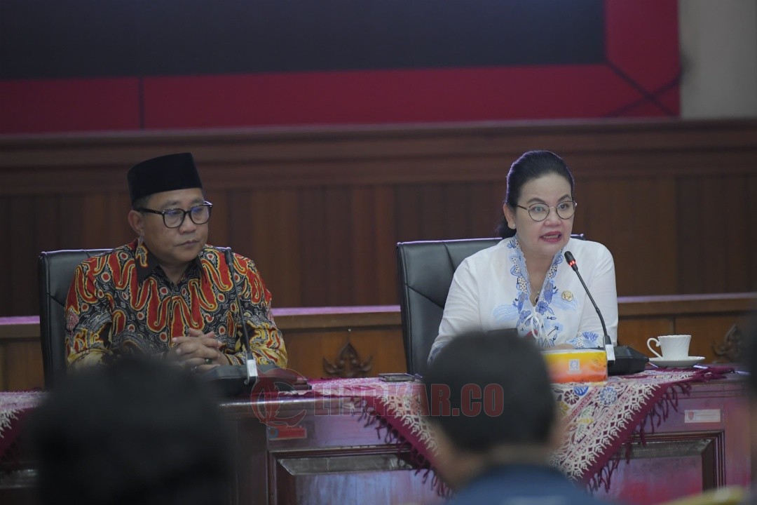 Wali Kota Semarang Agustina Wilujeng Pramestuti didampingi Wakilnya Iswar Aminuddin saat memaparkan program kerja 100 hari memimpin kota Semarang. Foto: dokumentasi