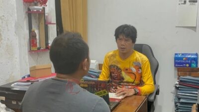 Warga Tembalang saat melaporkan kasus penculikan anak ke Polda Jateng Foto: dokumentasi