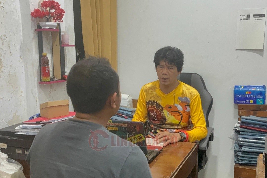 Warga Tembalang saat melaporkan kasus penculikan anak ke Polda Jateng Foto: dokumentasi