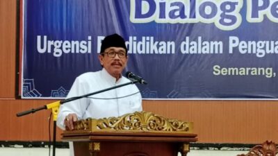 Ketua Dewan Pendidikan Kota Semarang, Dr. Drs. Budiyanto, SH, MHum dalam Halal bi Halal DPKS dengan pemangku pendidikan seperti komite sekolah, kepala sekolah di SMAN 2 Semarang pada Rabu (7/5/2025). Foto: dokumentasi
