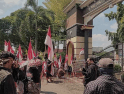 Demo Polresta Pati, Warga Desak Polisi Segera Tutup Tambang Ilegal