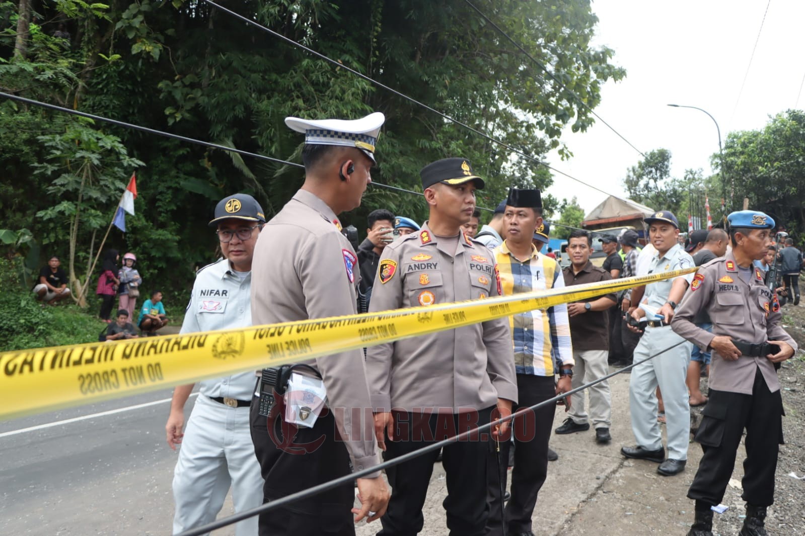 Kapolres Purworejo saat meninjau lokasi kecelakaan beberapa waktu lalu. (dok Lukman)