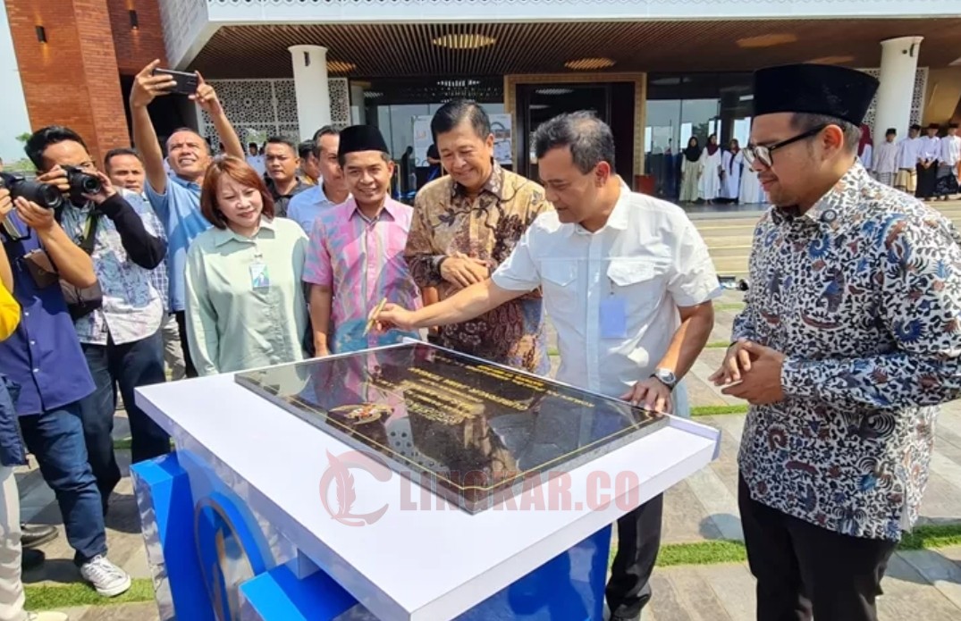 Gubernur Jawa Tengah, Ahmad Luthfi resmikan tiga fasilitas berorientasi pada kesejahteraan pekerja di Kawasan Industri Terpadu Batang. (dok Istimewa)