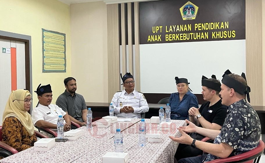 University Of Melbourne saat berkunjung ke Unit Pelaksana Teknis (UPT) Layanan Pendidikan ABK Kabupaten Gresik, Rabu (30/4/2025). Foto: dokumentasi Pemkab Gresik