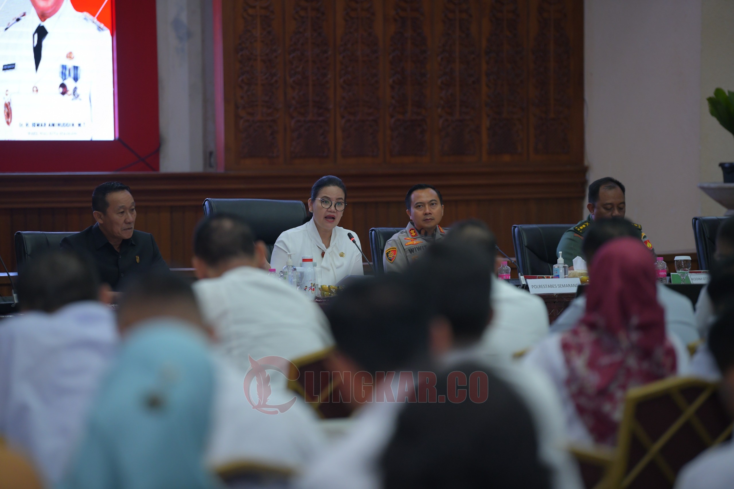 Wali kota Semarang, Agustina Wilujeng Pamestuti pimpin rapat koordinasi camat lurah di Balaikota Semarang. (dok Pemkot Semarang)