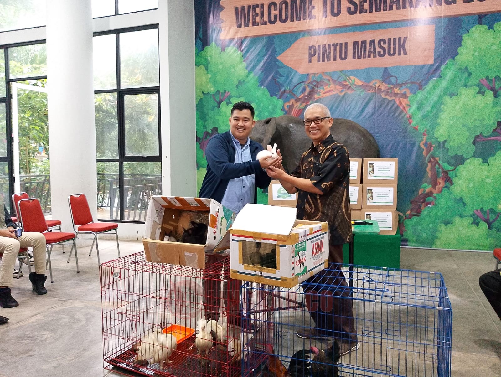CEO PT Mbarep Abyasa Line Solichul Adam saat berada di Semarang Zoo. Foto: A. Rifqi Hidayat/Lingkar.co