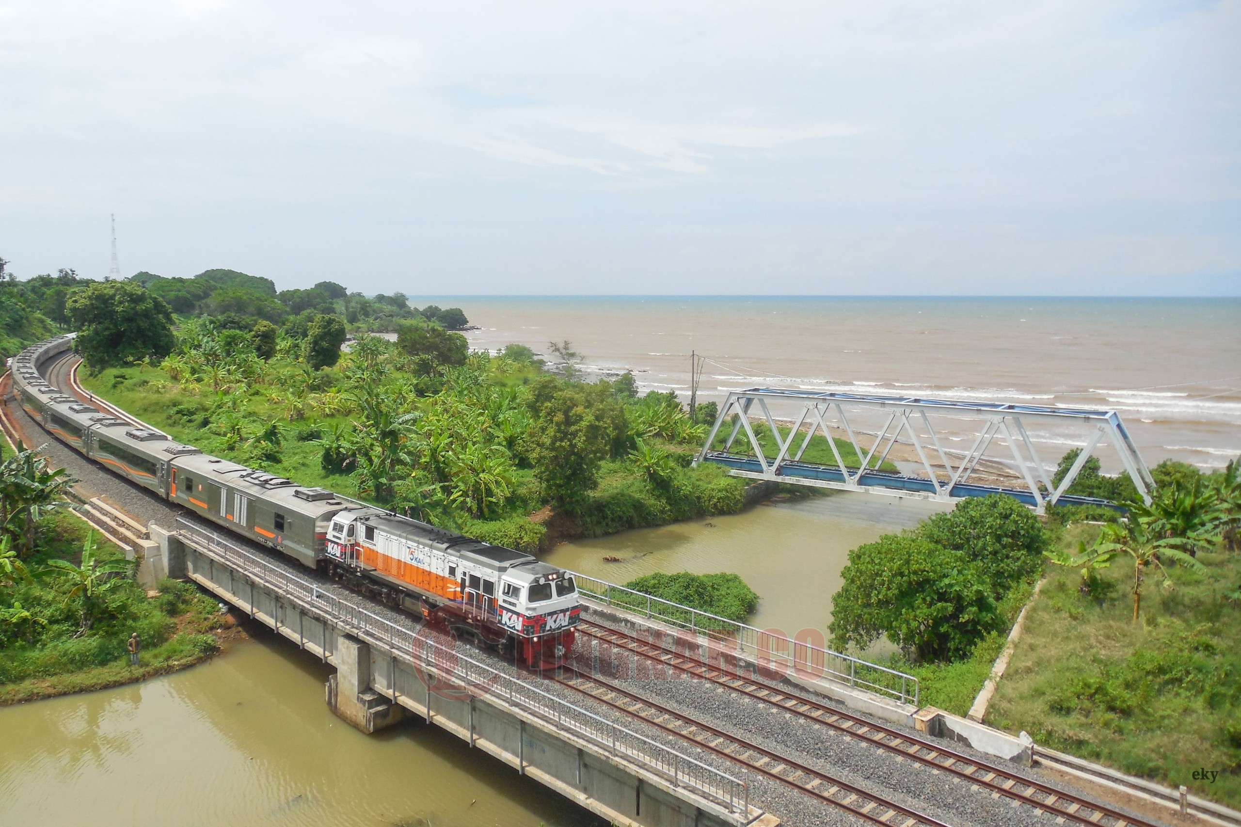 KAI Daop 4 Semarang ajak masyarakat nikmati keindahan jalur esisir utara Jawa Tengah. (dok KAI Daop 4 Semarang)