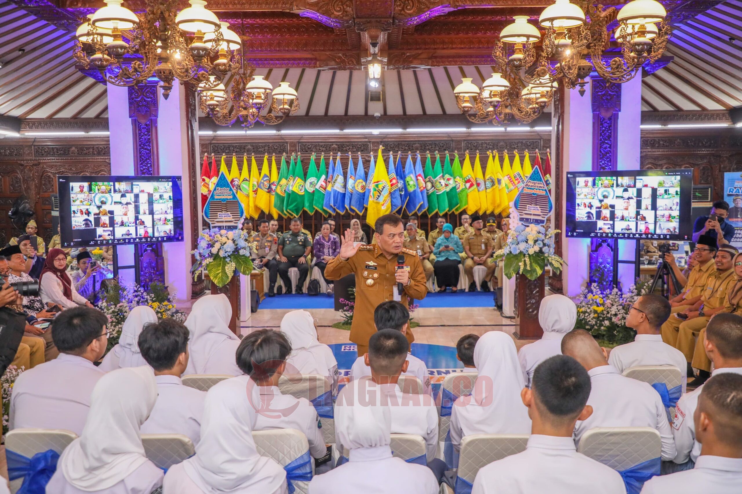 Gubernur Jawa Tengah, Ahmad Luthfi saat menghadiri dialog terkait masalah pendidikan yang digelar di Rumah Rakyat, Kantor Gubernur Jawa Tengah. (dok Pemprov Jateng)