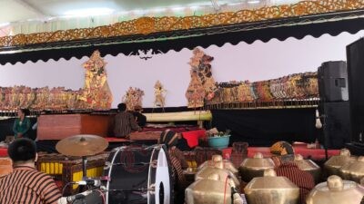 Pagelaran wayang di acara Tasyakuran Sedekah Bumi Kampung Padangsari tahun 2025. (dok Alan Henry)