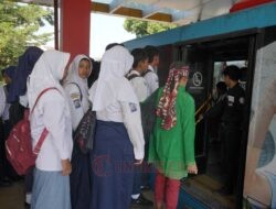 Lewat Kebijakan Kartu BRT Gratis Agustina – Iswar, Annisa Senang Bisa Ringankan Beban Orang Tua