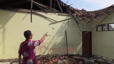 Atap SD Negeri 2 Sumur Brangsong Roboh, Siswa Belajar di Mushola dan Rumah Warga