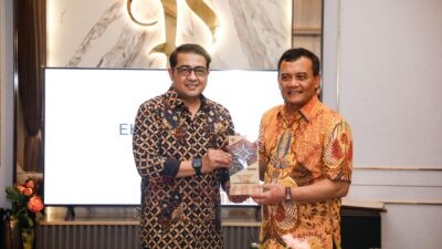 Gubernur Jawa Tengah, Ahmad Luthfi bersama Menteri Ekonomi Kreatif, Teuku Riefky Harsya. (dok Pemprov Jateng)