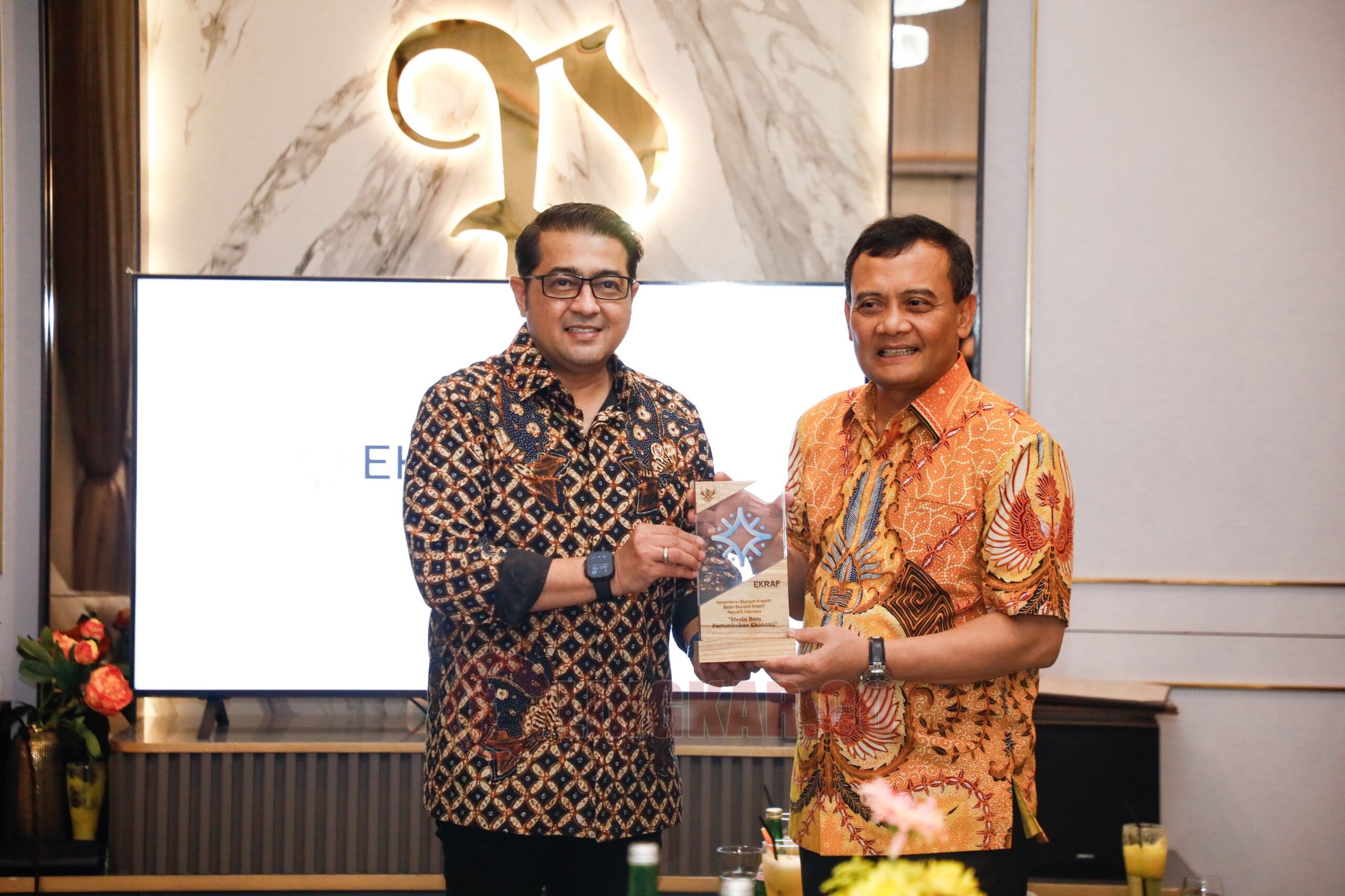 Gubernur Jawa Tengah, Ahmad Luthfi bersama Menteri Ekonomi Kreatif, Teuku Riefky Harsya. (dok Pemprov Jateng)