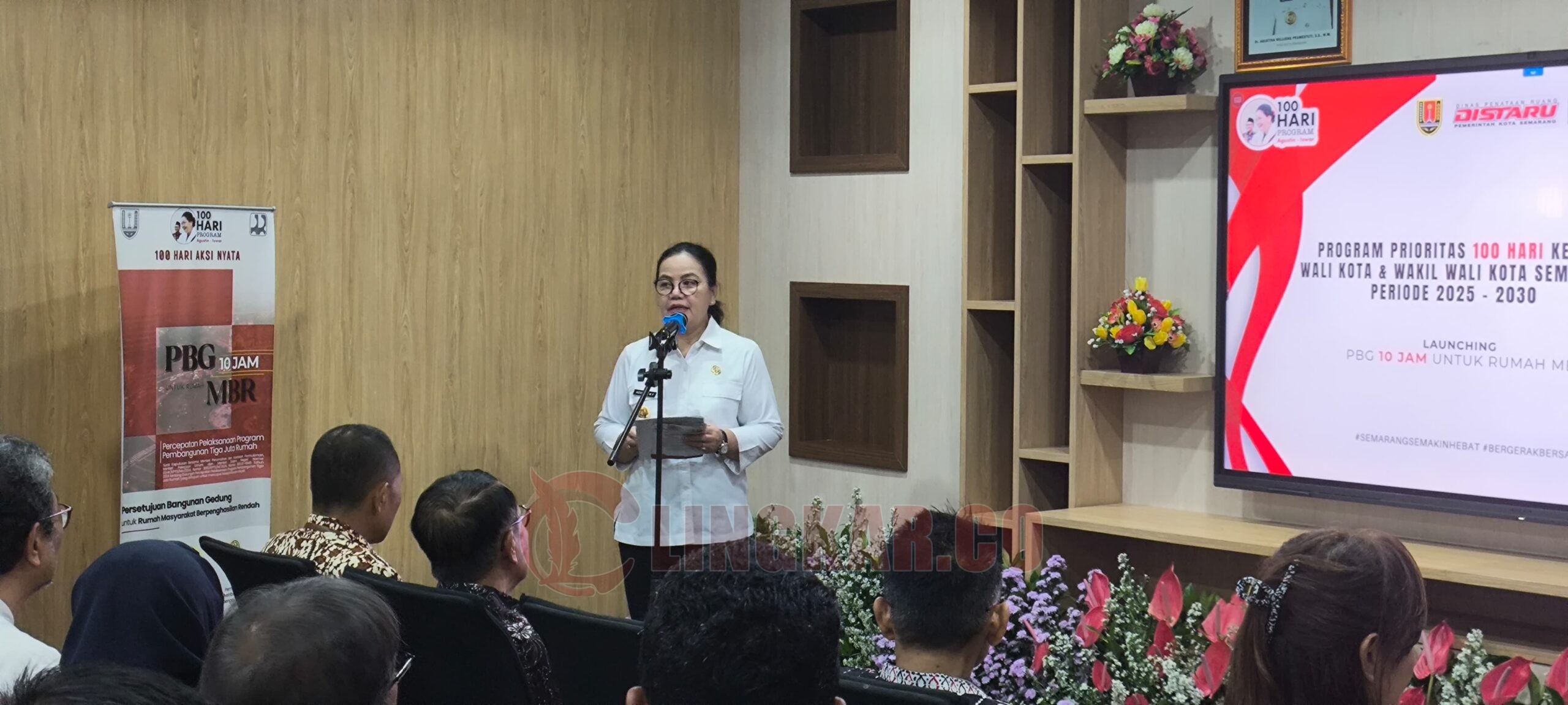 Wali Kota Semarang, Agustina Wilujeng Pramestuti saat hadiri peluncuran program PBG 10 Jam untuk MBR. (dok Alan Henry)