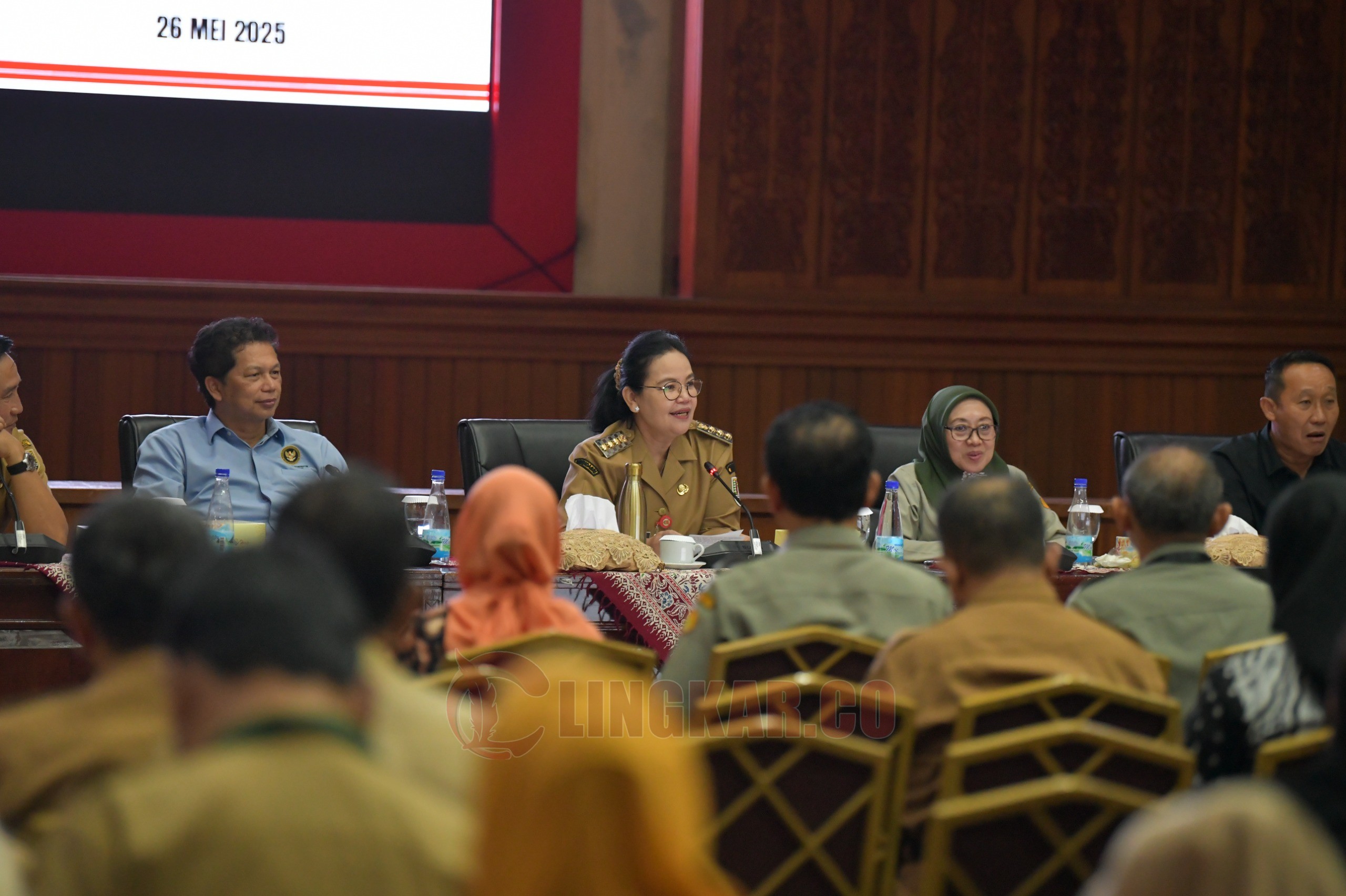 Wali Kota Semarang, Agustina Wilujeng Pramestuti saat memimpin Rapat Koordinasi Percepatan Pembentukan Koperasi Kelurahan Merah Putih Kota Semarang di Balaikota Semarang. (dok Pemkot Semarang)
