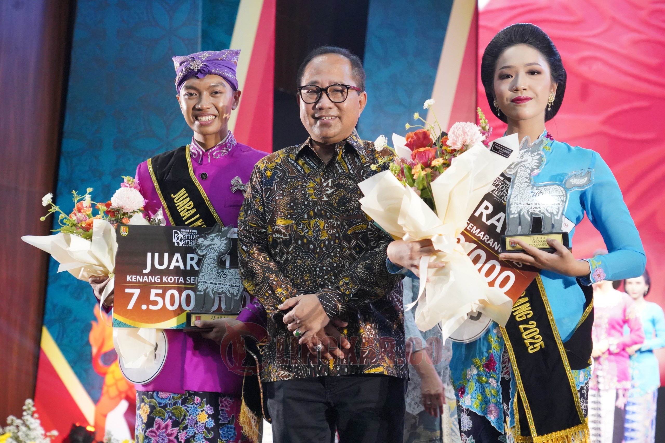 Wakil Wali Kota Semarang, Iswar Aminuddin bersama pemenang Denok Kenang Kota Semarang 2025. (dok Pemkot Semarang)