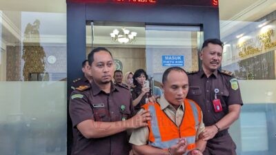 Kades Kertosari, Wahyudi saat Ditahan Kejari Kendal. Foto: Iswahyudi/Lingkar.co