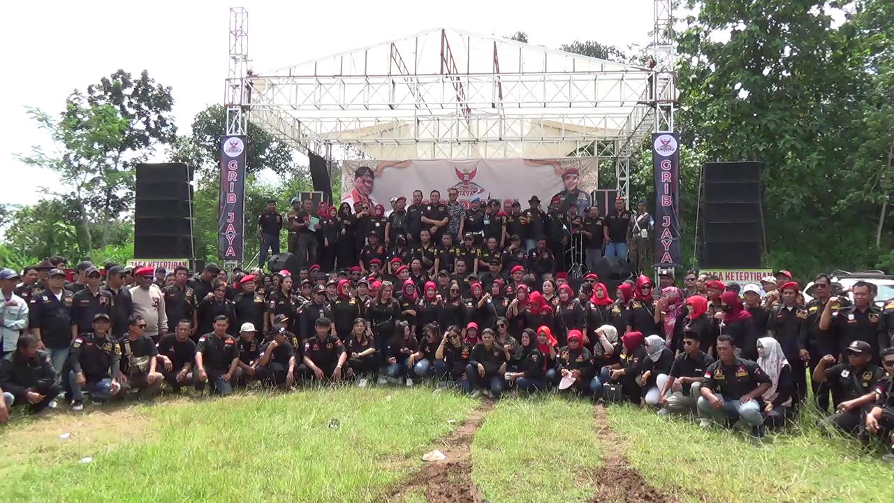 Kegiatan halal bihalal dan santunan anak yatim yang digelar di Desa Penjalin. (dok Istimewa)